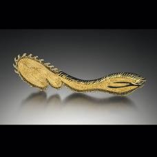 Embroidered with 24k gold to create a layered texture. Mounted to the Po Mok Sang Guem(Korean Damascen)border which is 24k gold inlaid on steel.