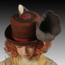 felted tophat made to look like a gramophone